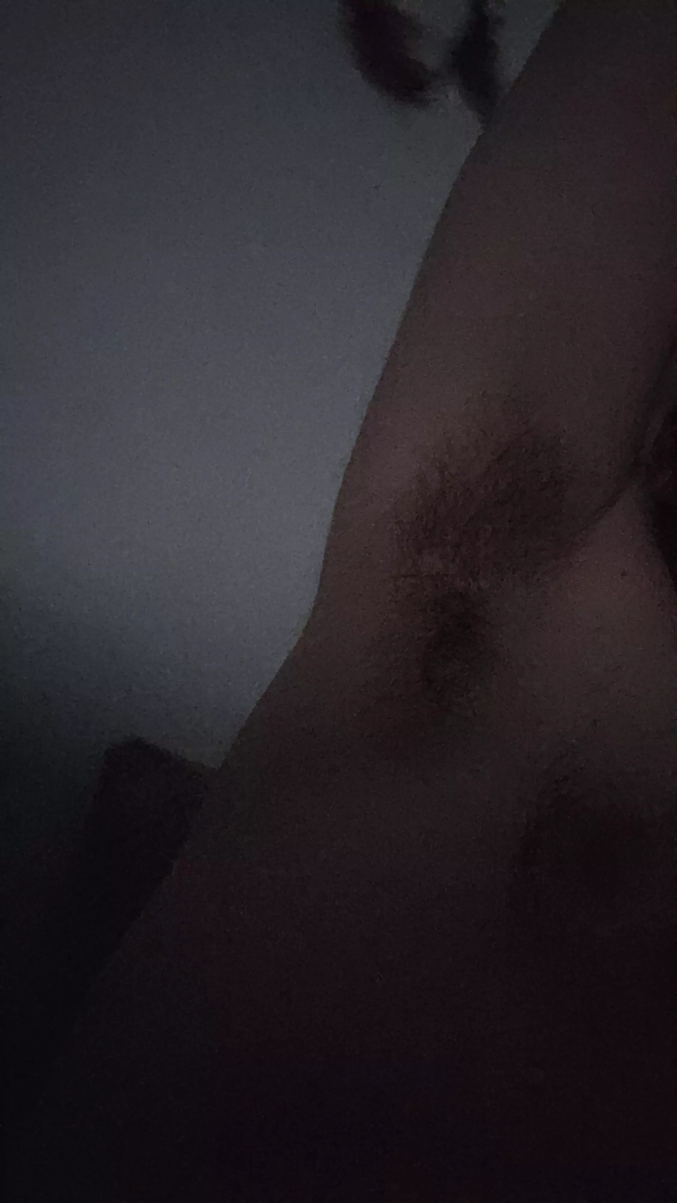 20 m looking for a dirty person to lick and sniff my pits until I cum 