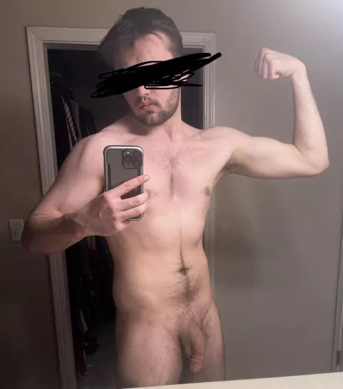 21(m) 6’5, 195lbs, I’ve been trying to bulk this winter. How do I look?