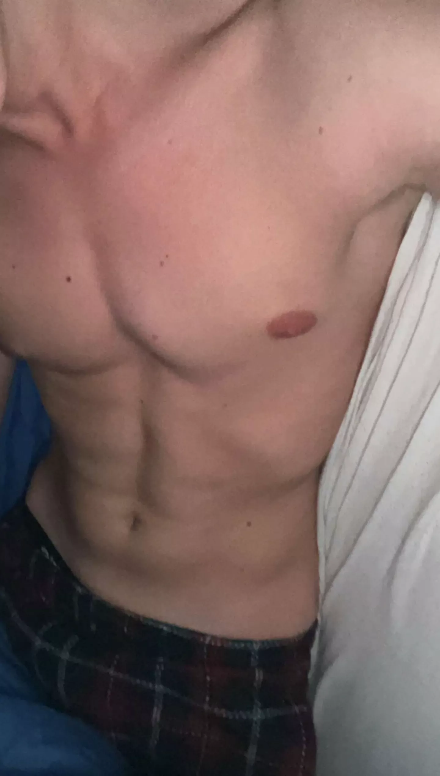 24 I just woke up, anyone wanna keep me company on a videocall? Snap me if you are fit: batica_gym99