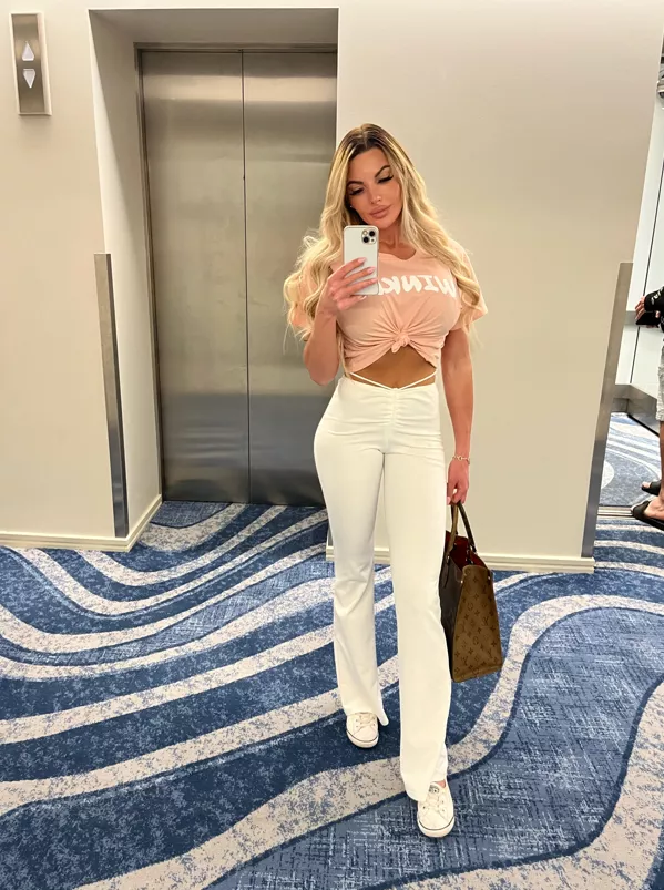 Am I a secretary you’d like to fuck?