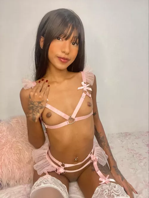 anyone here who actually enjoys petite girls