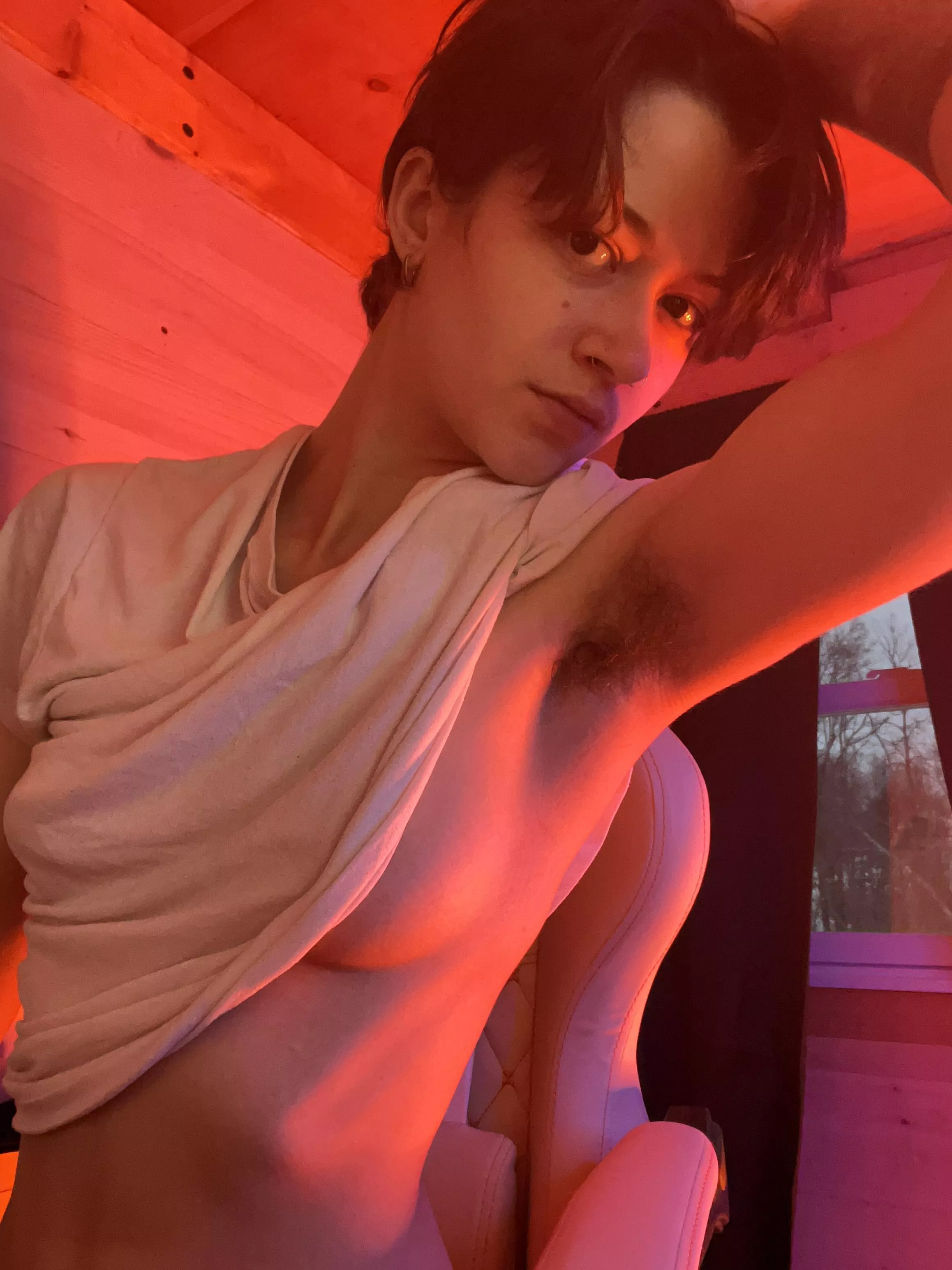 Are you into nb ppl? 😏🖤