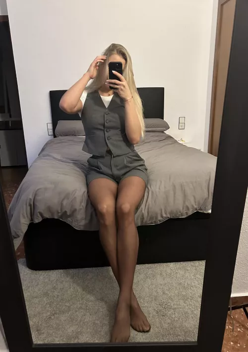 Before dinner with the girlfriends, do you like the outfit?