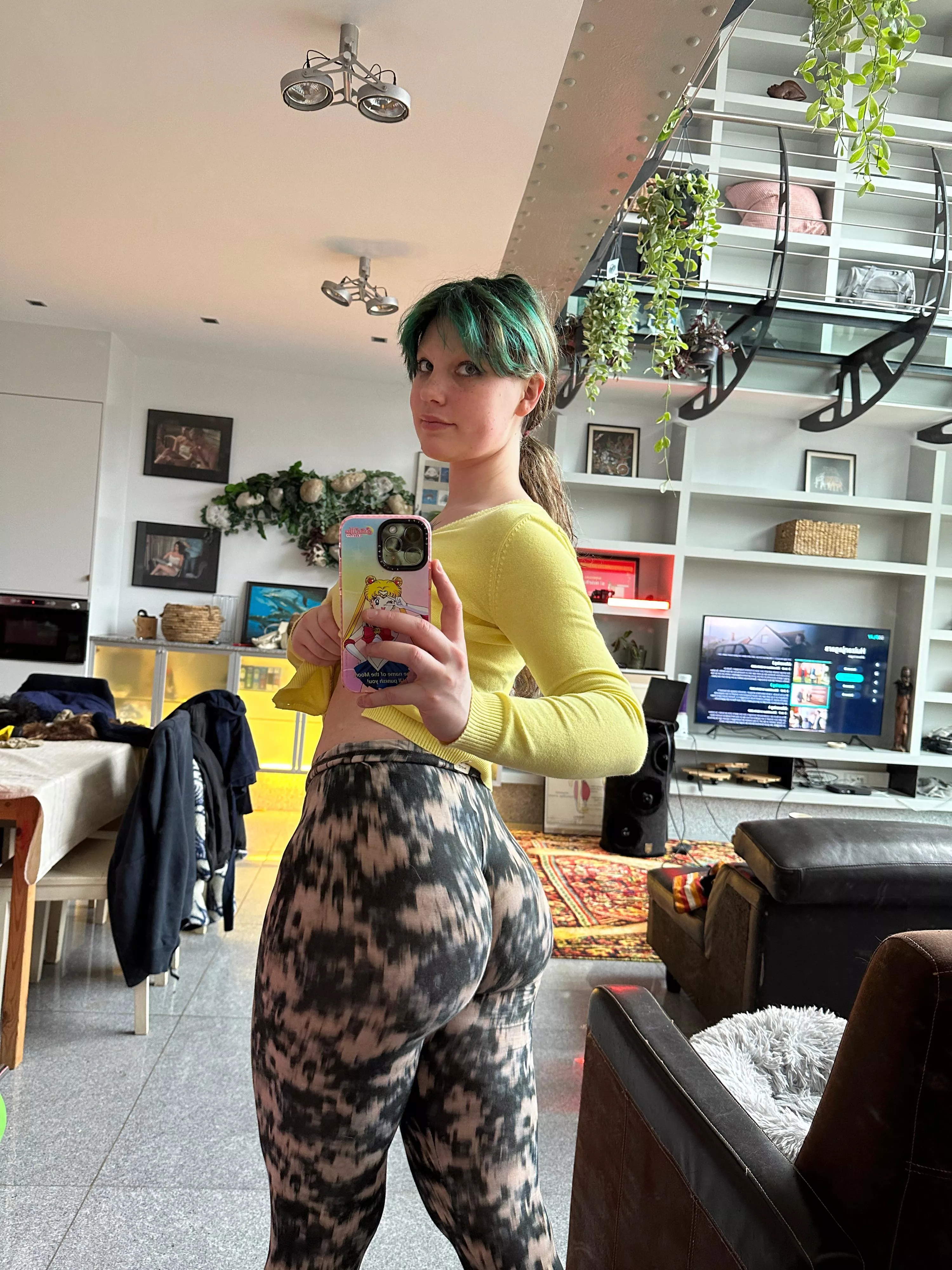 Do you like my ass in this legging?