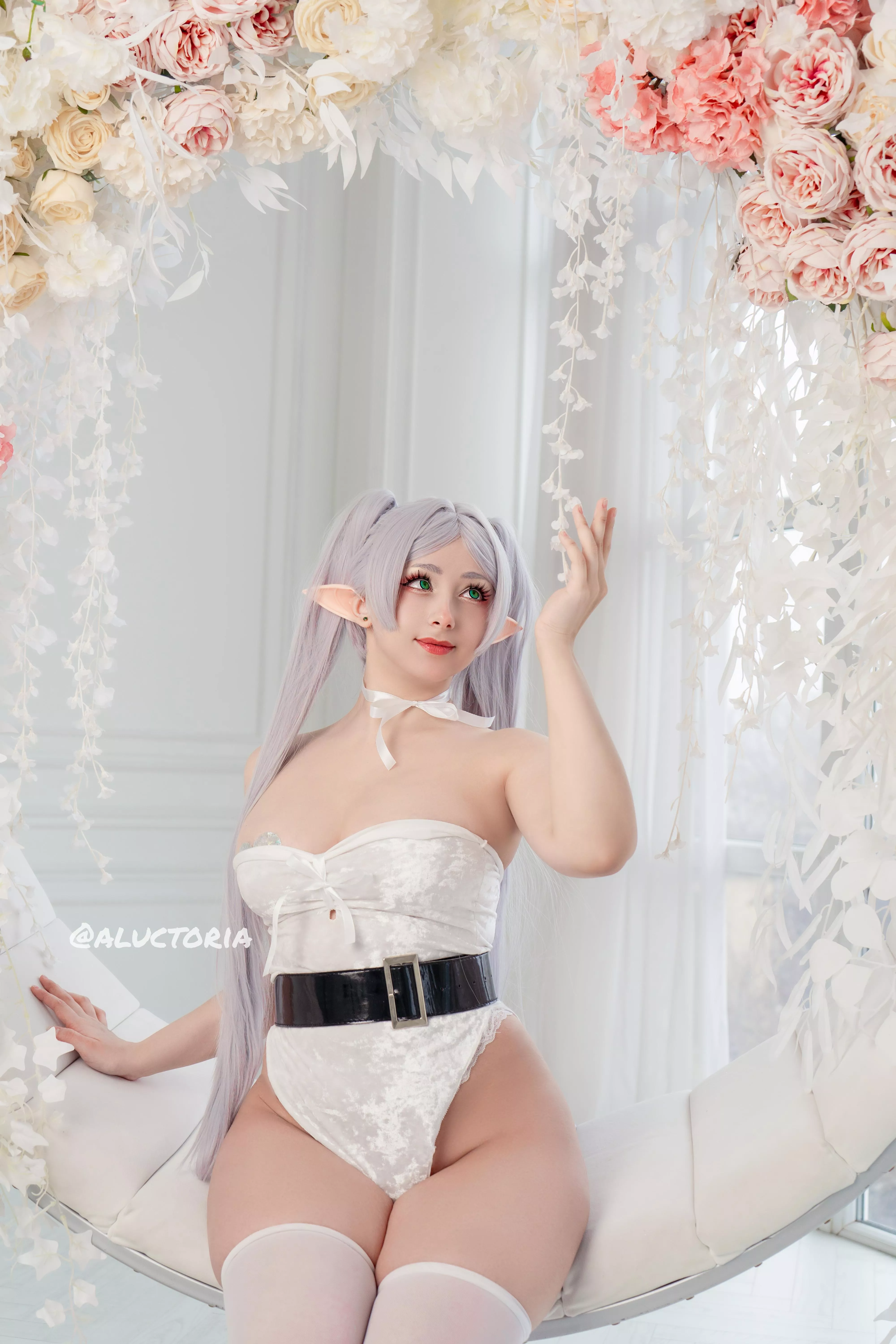 Frieren cosplay by Aluctoria