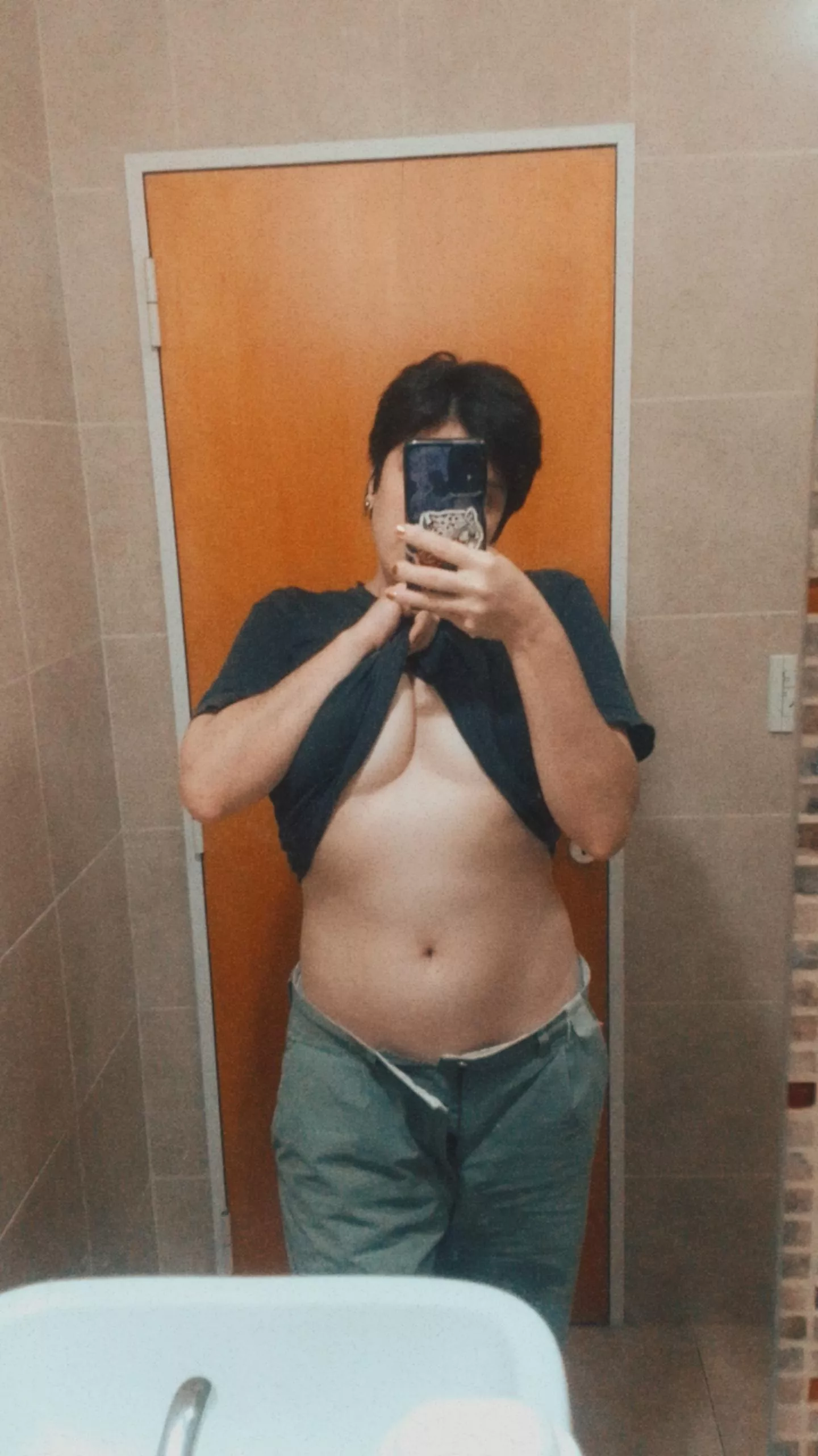 Hi! Say hello to my titties friends  