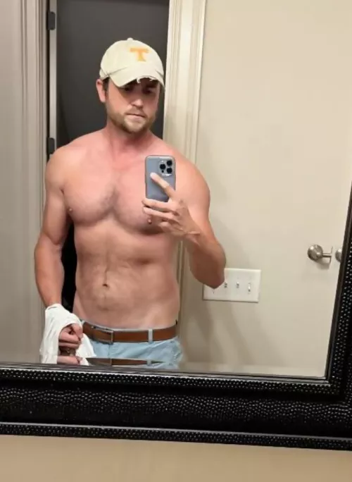 Hoping I fit in here... 👋👋