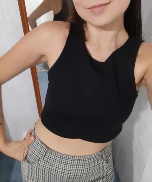 I escaped to the bathroom to take this photo, still shy... but little by little I will dare to show more, yes?