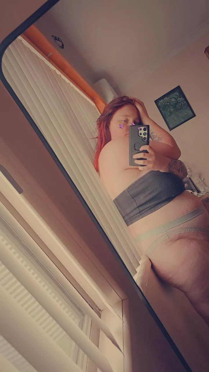 It's Friday ✨️ (NSFW F 25)