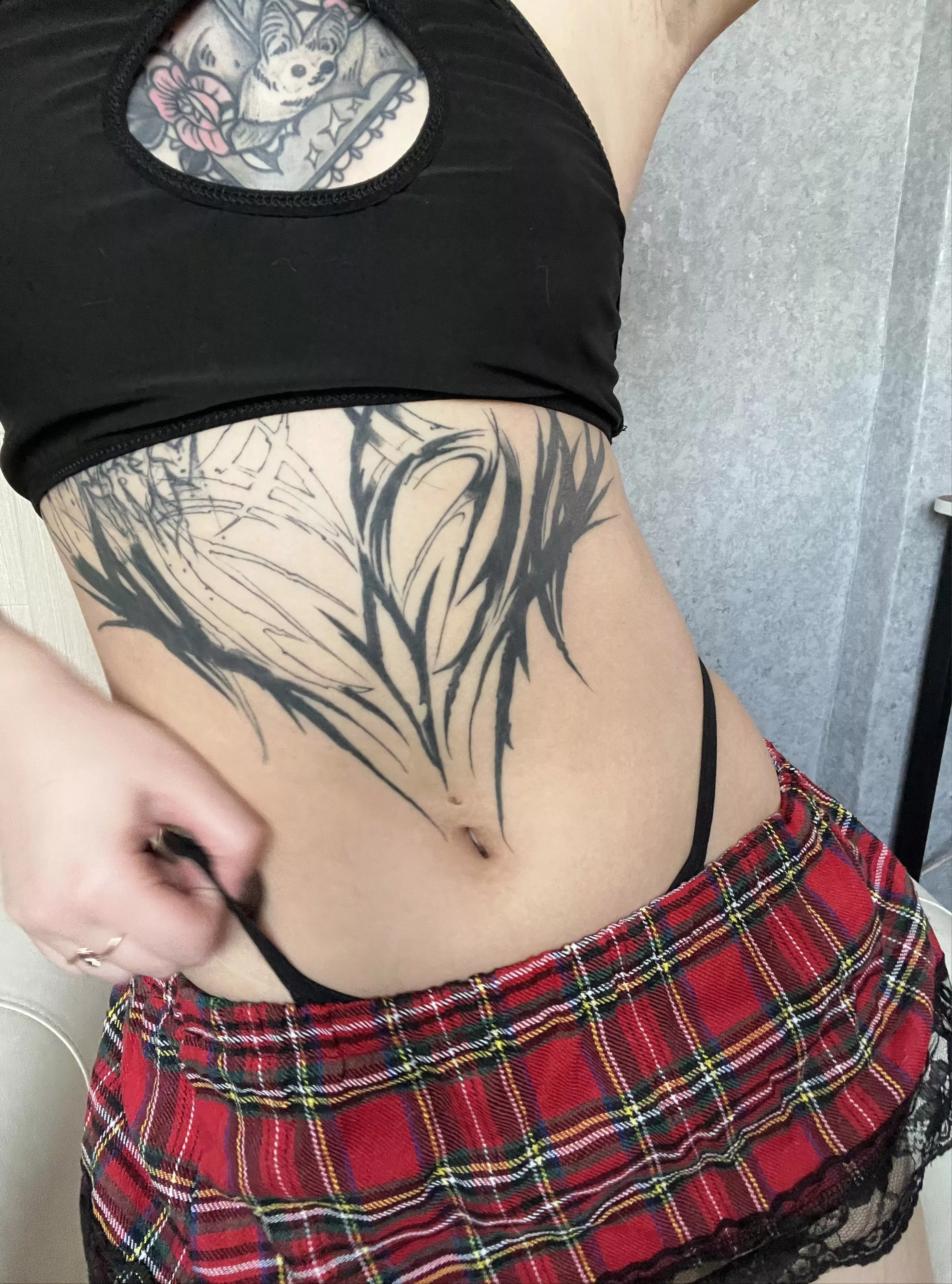 Just a horny girl looking for a good face to soak