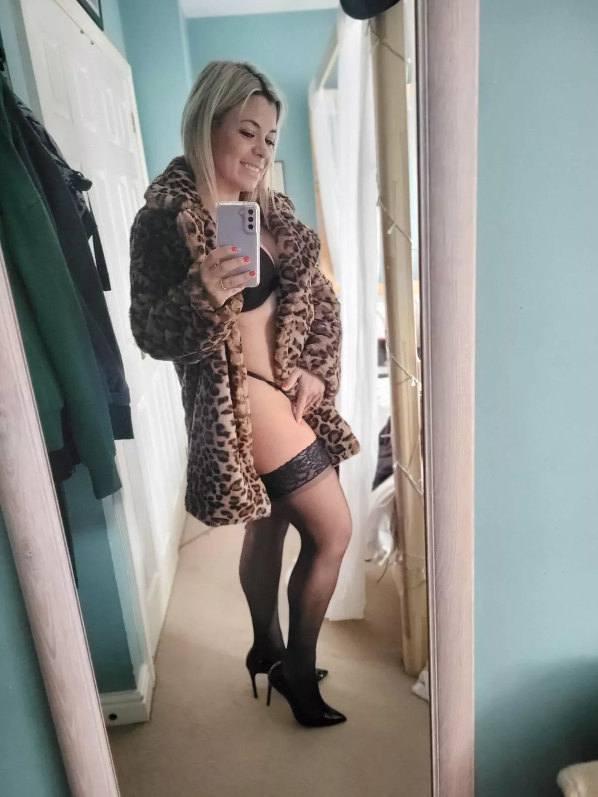 Momma of 3 still sexy....