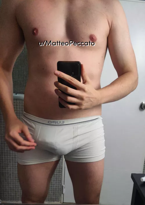More white boxers! 💙🤍