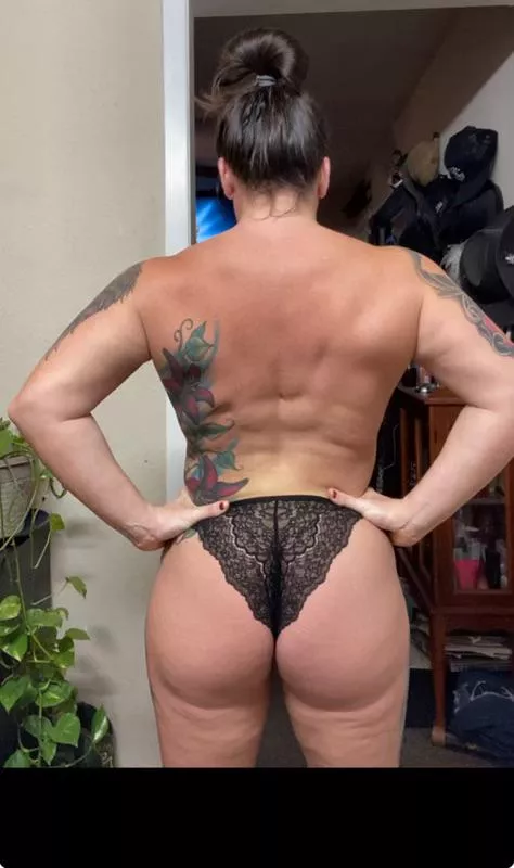 Muscle mommy needs love too