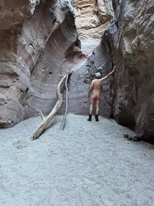 Naked hiking dilemma, do I keep going or turn back?