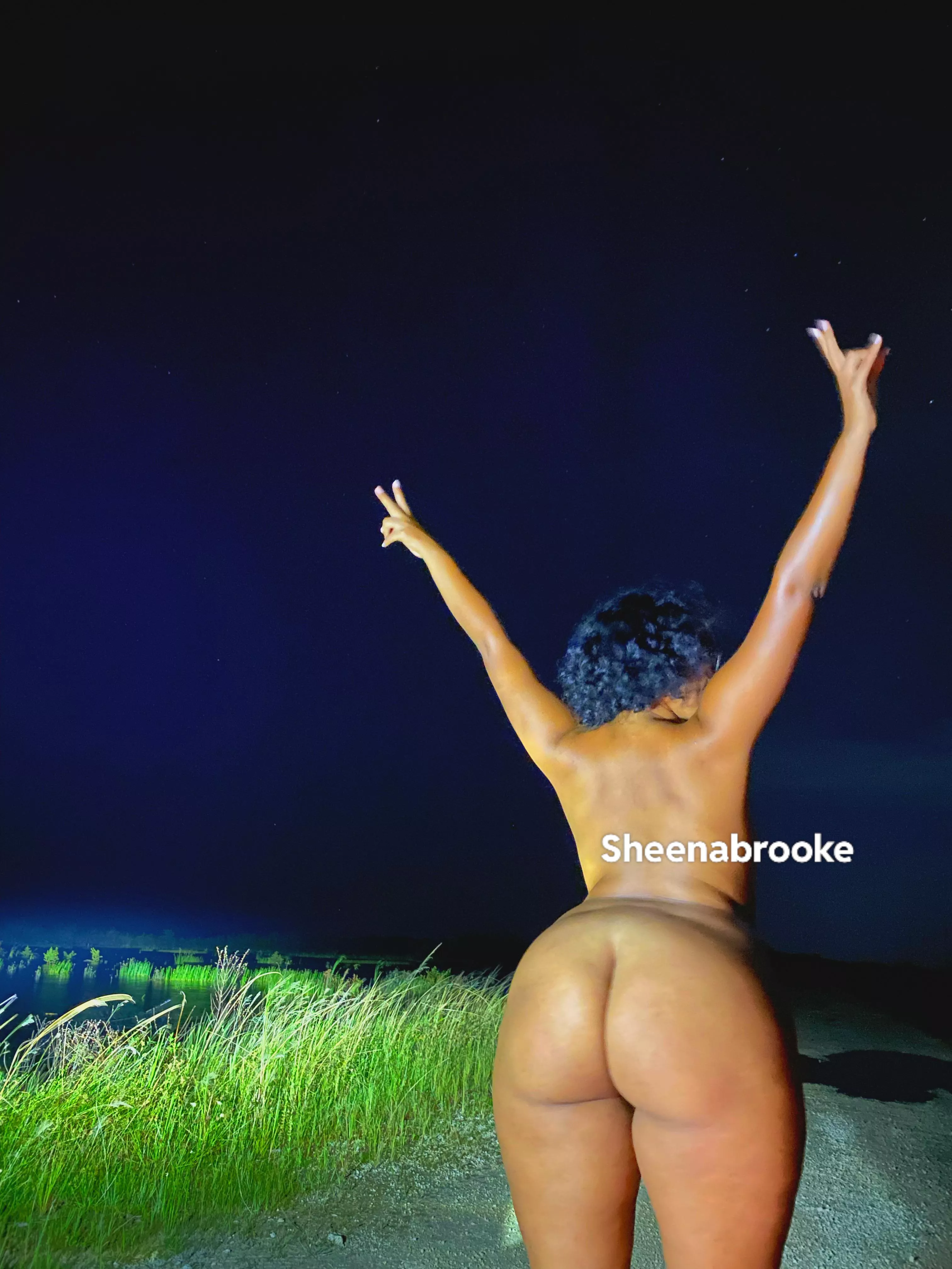 Naked in nature 🙈🙈