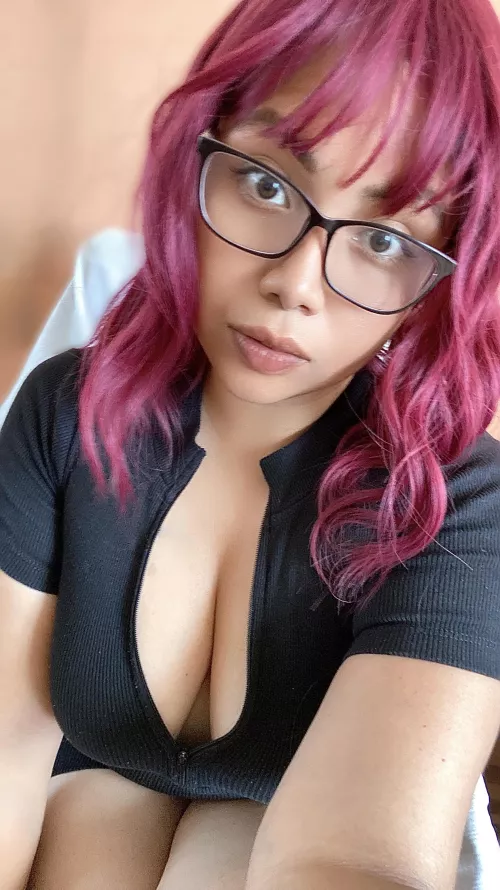 Please come closer, i want to tell you something to the ear