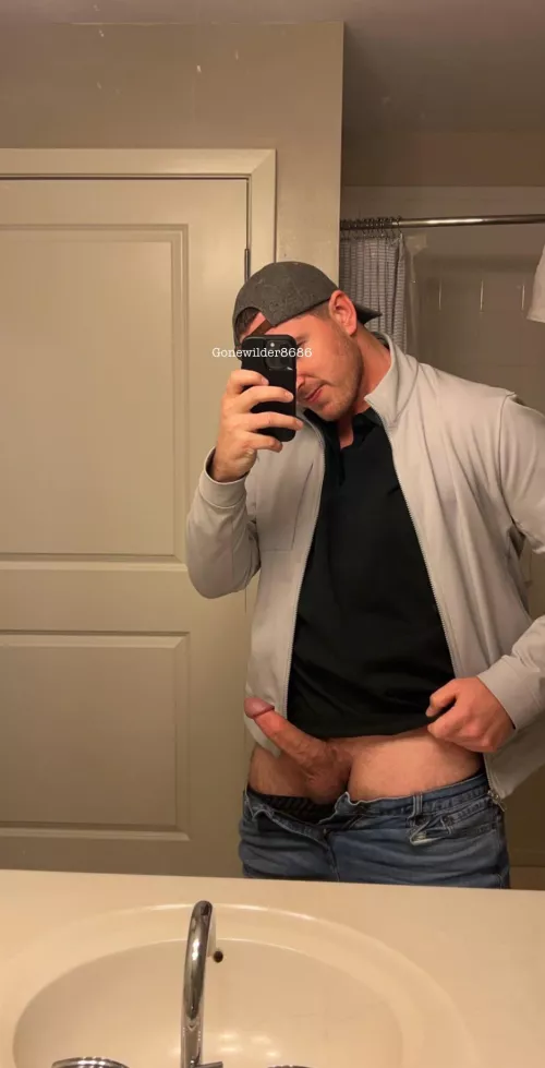 Quickie in the bathroom before we get back to work?😈 [31] 