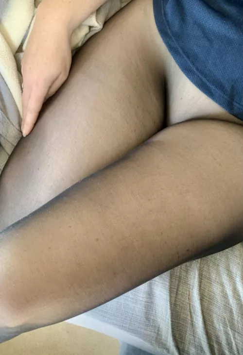 Seamless pantyhose on a Thursday