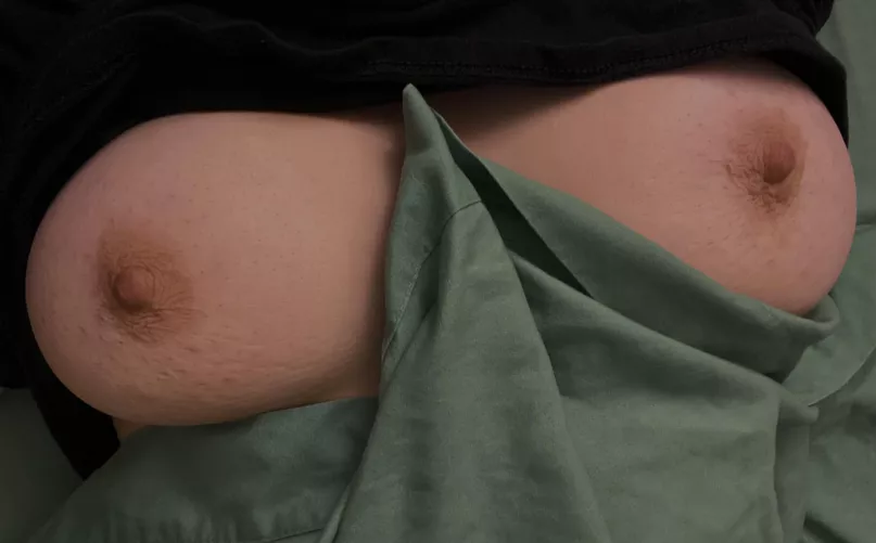 So horny every time I come on here 😮‍💨