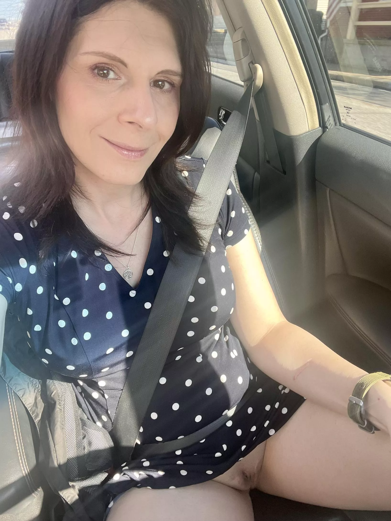 So much easier plus sexier with bare legs 💛42F