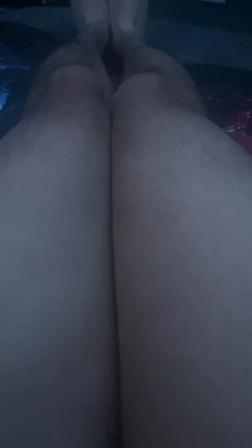 Someone come spread these legs for me 😘 19M