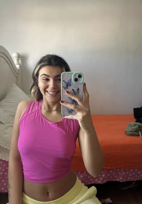 This pretty girl doesn’t need a bra