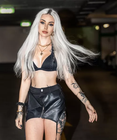 wanna play with me here outside?