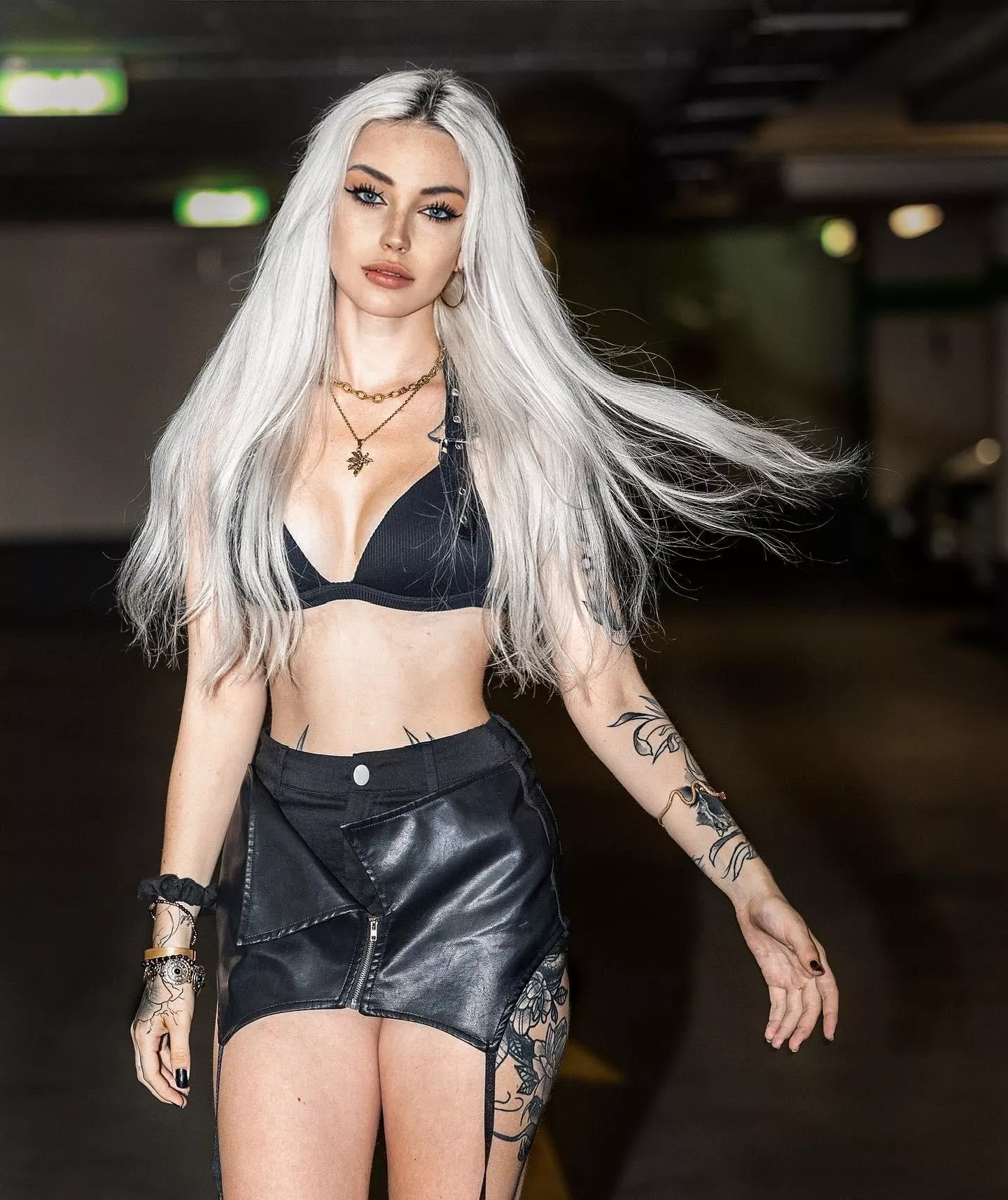 wanna play with me here outside?