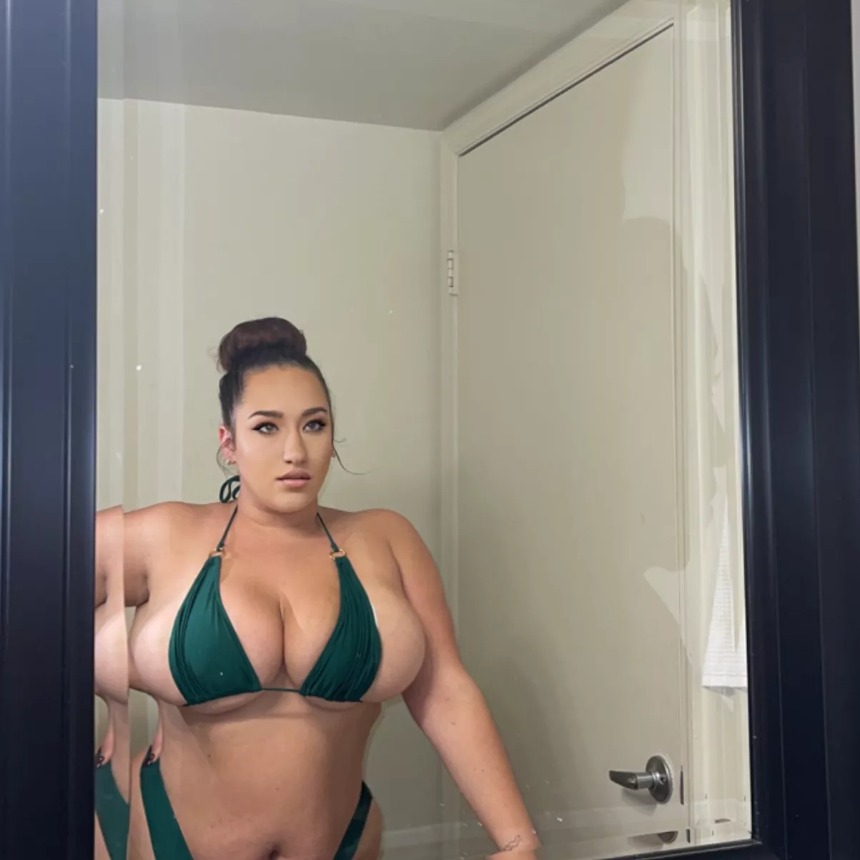 what size do u think my natural titties?