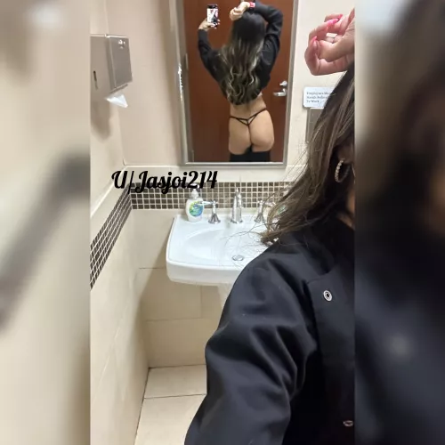 Work selfies in the bathroom it’ll be our lil secret