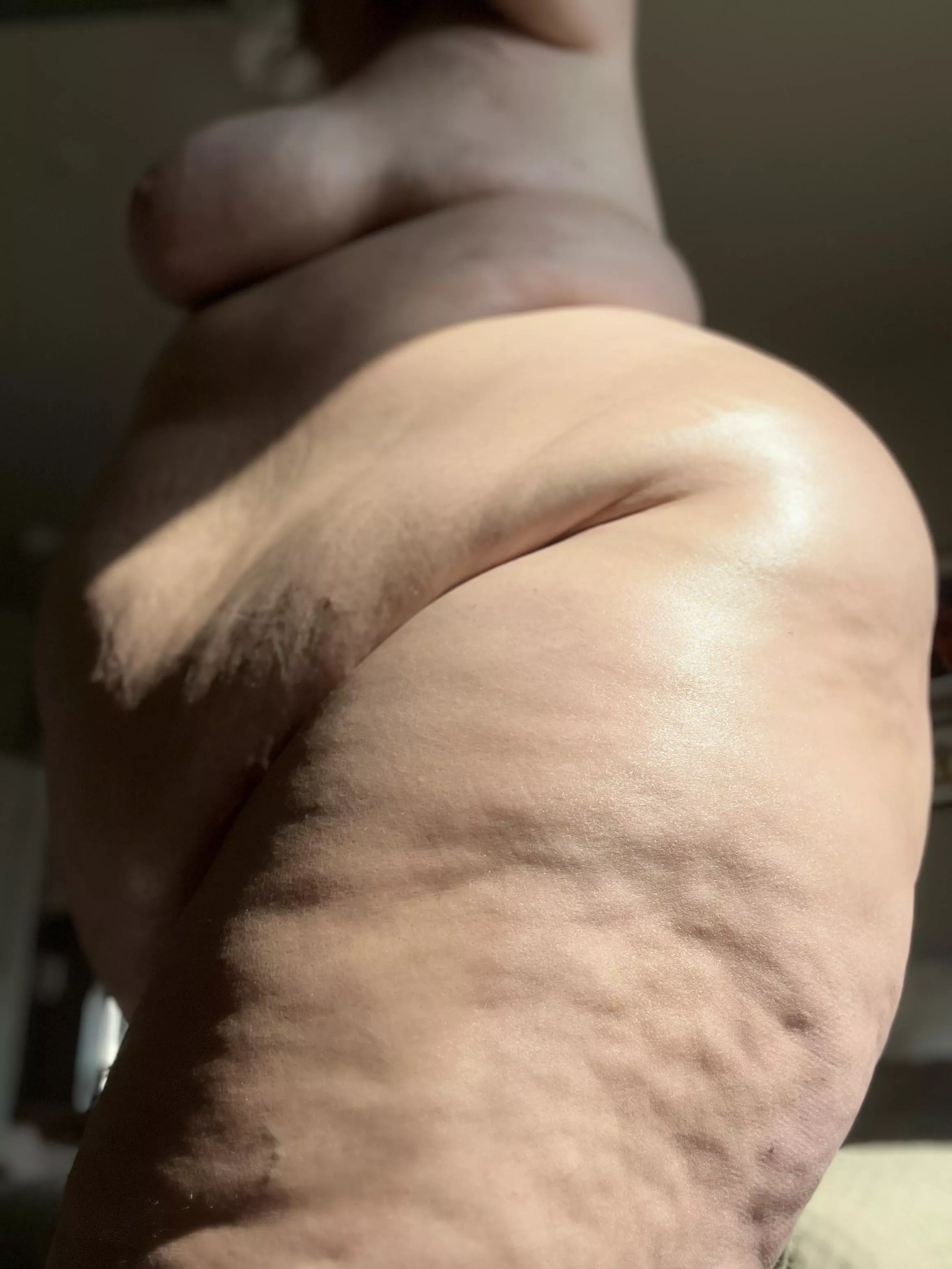 Working on a new self portrait to capture this incredible skin texture 