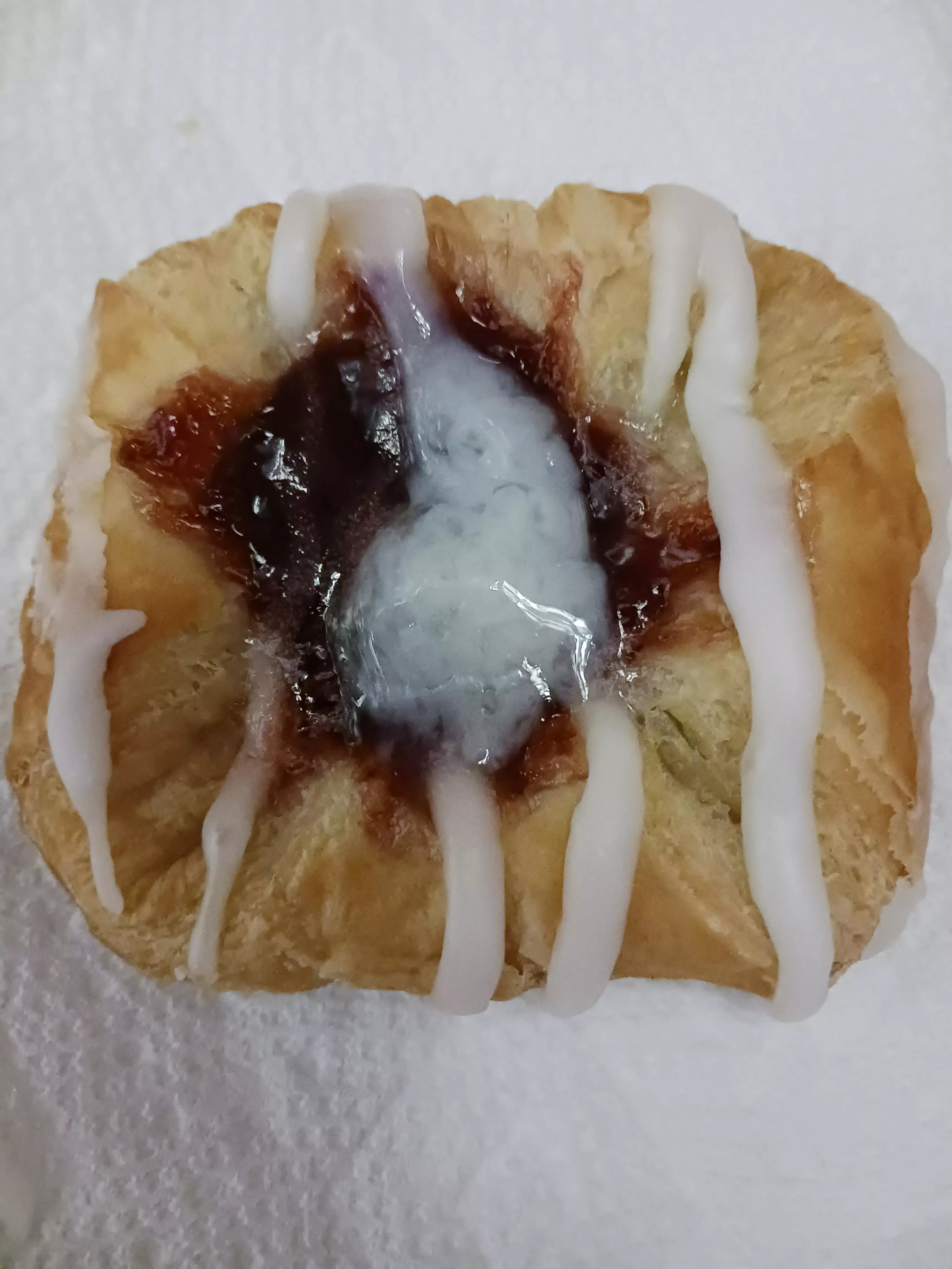 Cherry cum danish