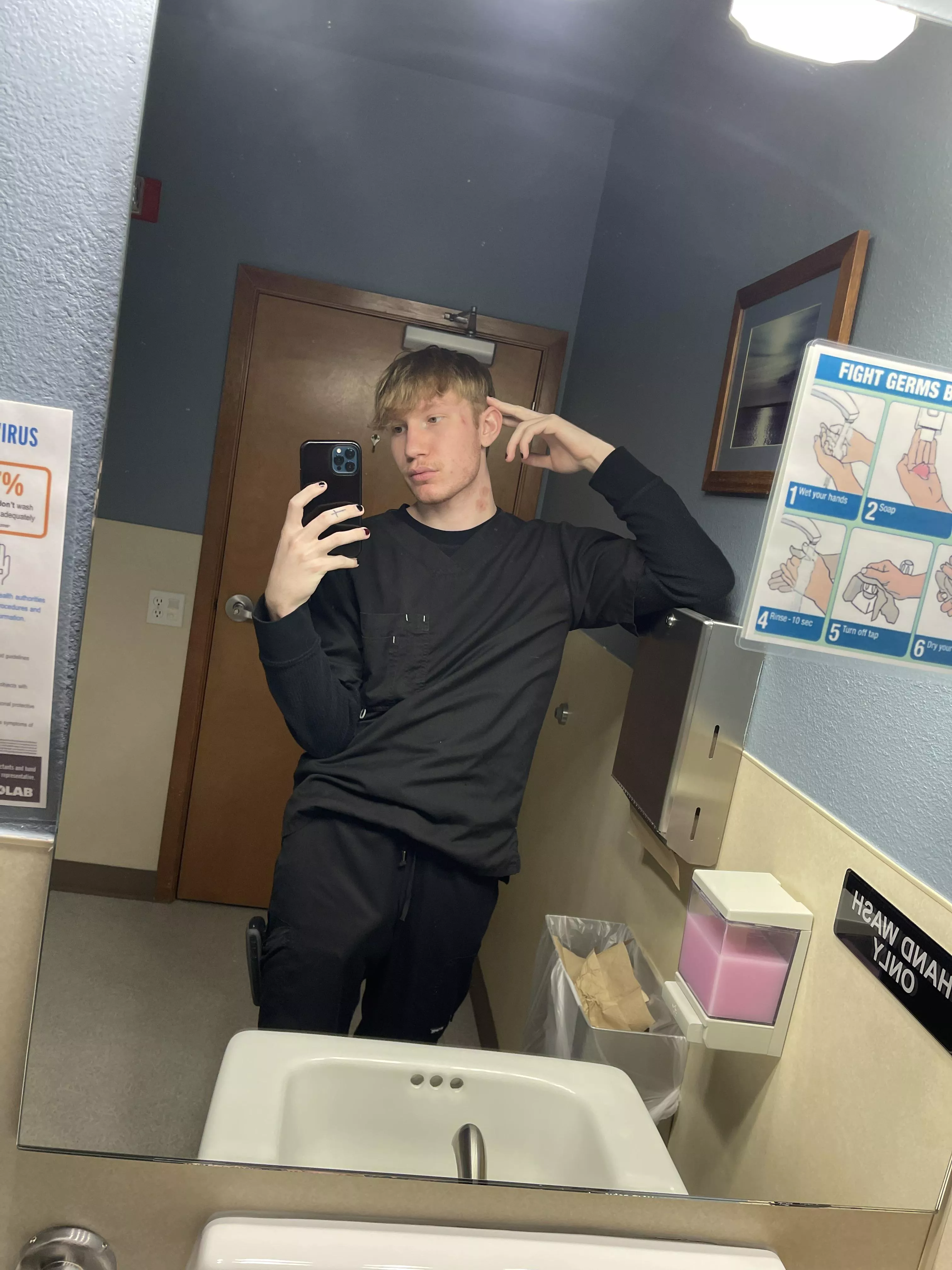 Do yall like bulge in scrubs ??