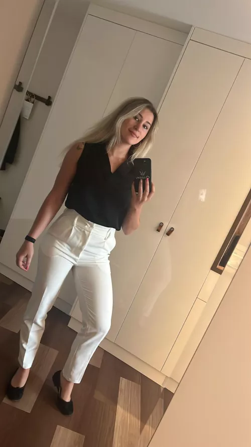 Do you like my working outfit?