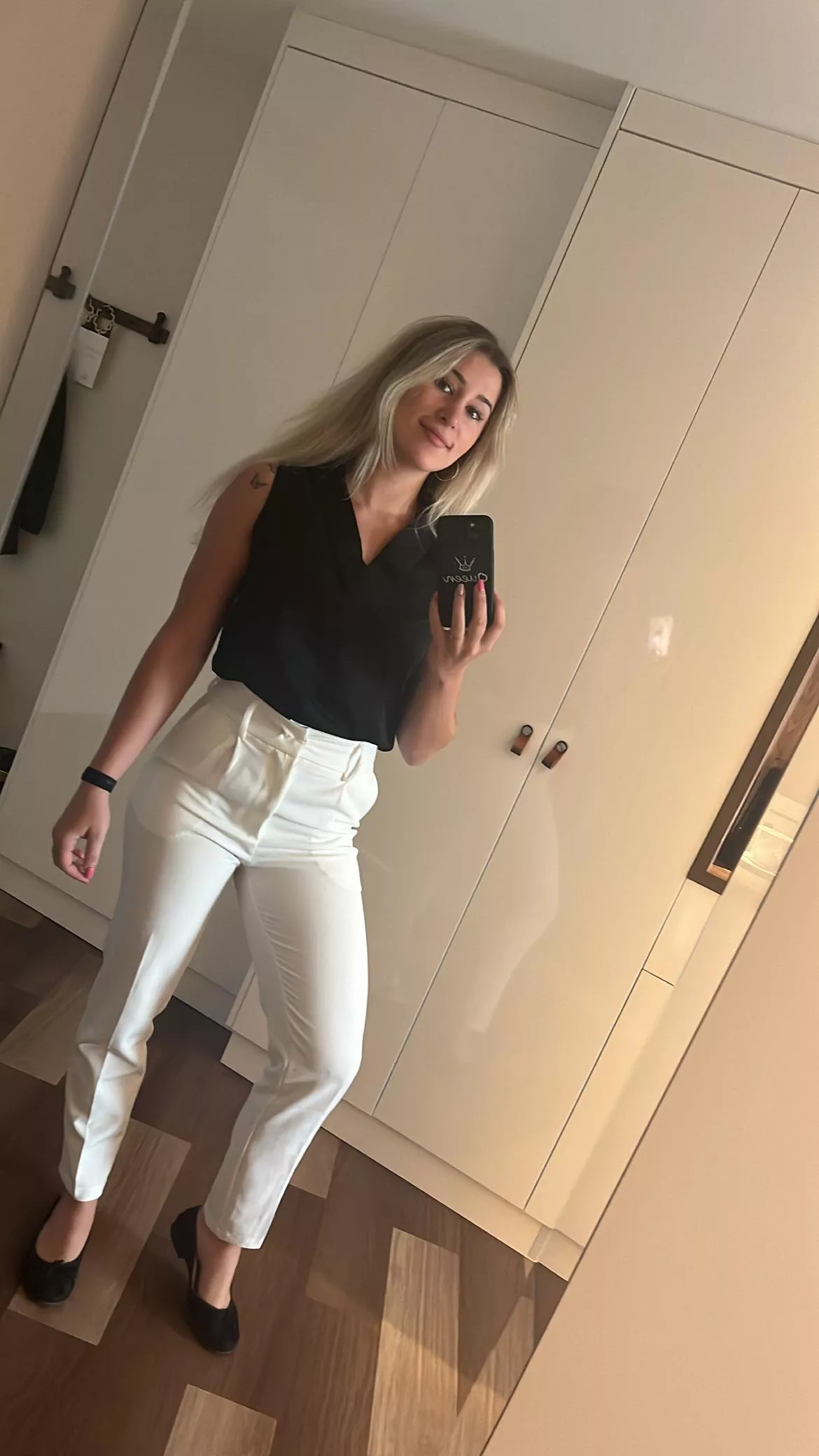 Do you like my working outfit?