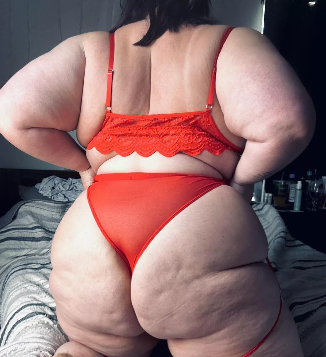 Do you like the way my ass eats these up? 😏💋