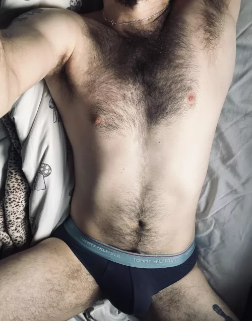 Do you wanna wake up to my hairy chest :) 