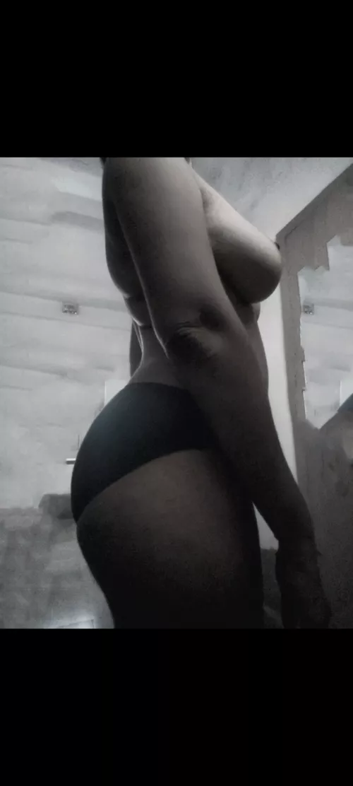 (f) in my 30s and I like looking at myself nude more than ever