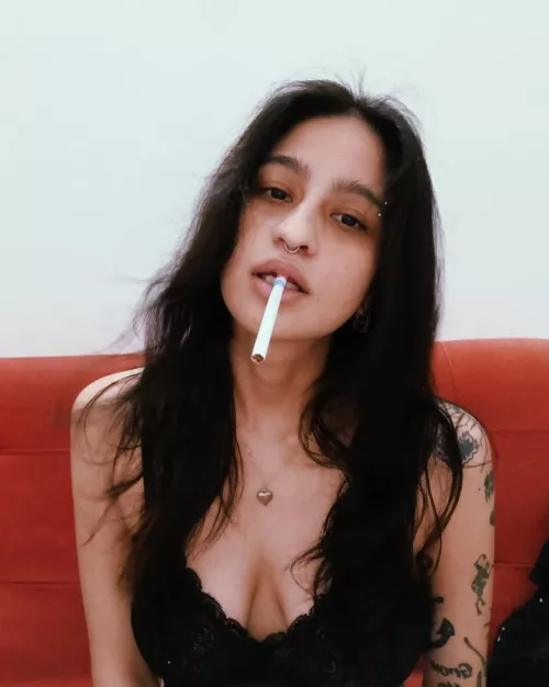 From 1 to 10 how much would you rate this pic?😊🚬