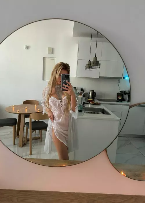 Fuck me at work with the door open? Perfect wife for u daddy