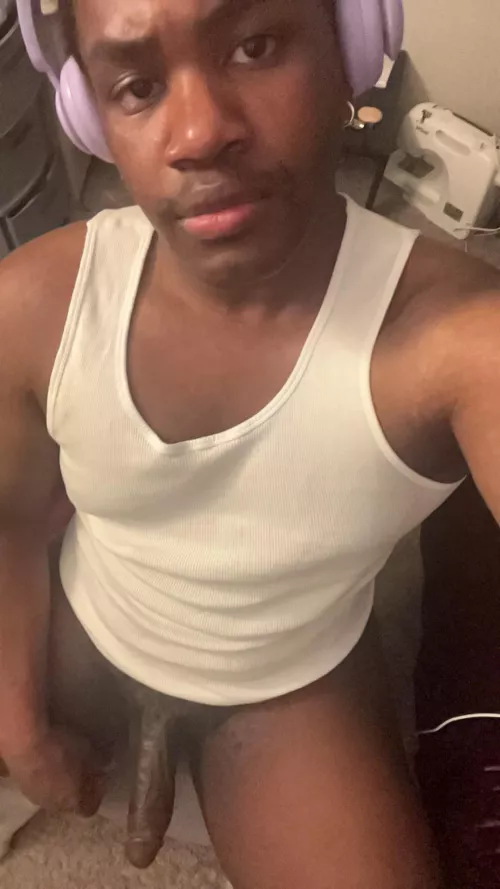 Gaming and stroking today😁