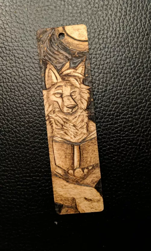 Get your paws on a good book 📚