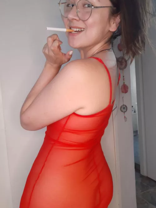 Good morning, I hope you like the red color with the smell of tobacco