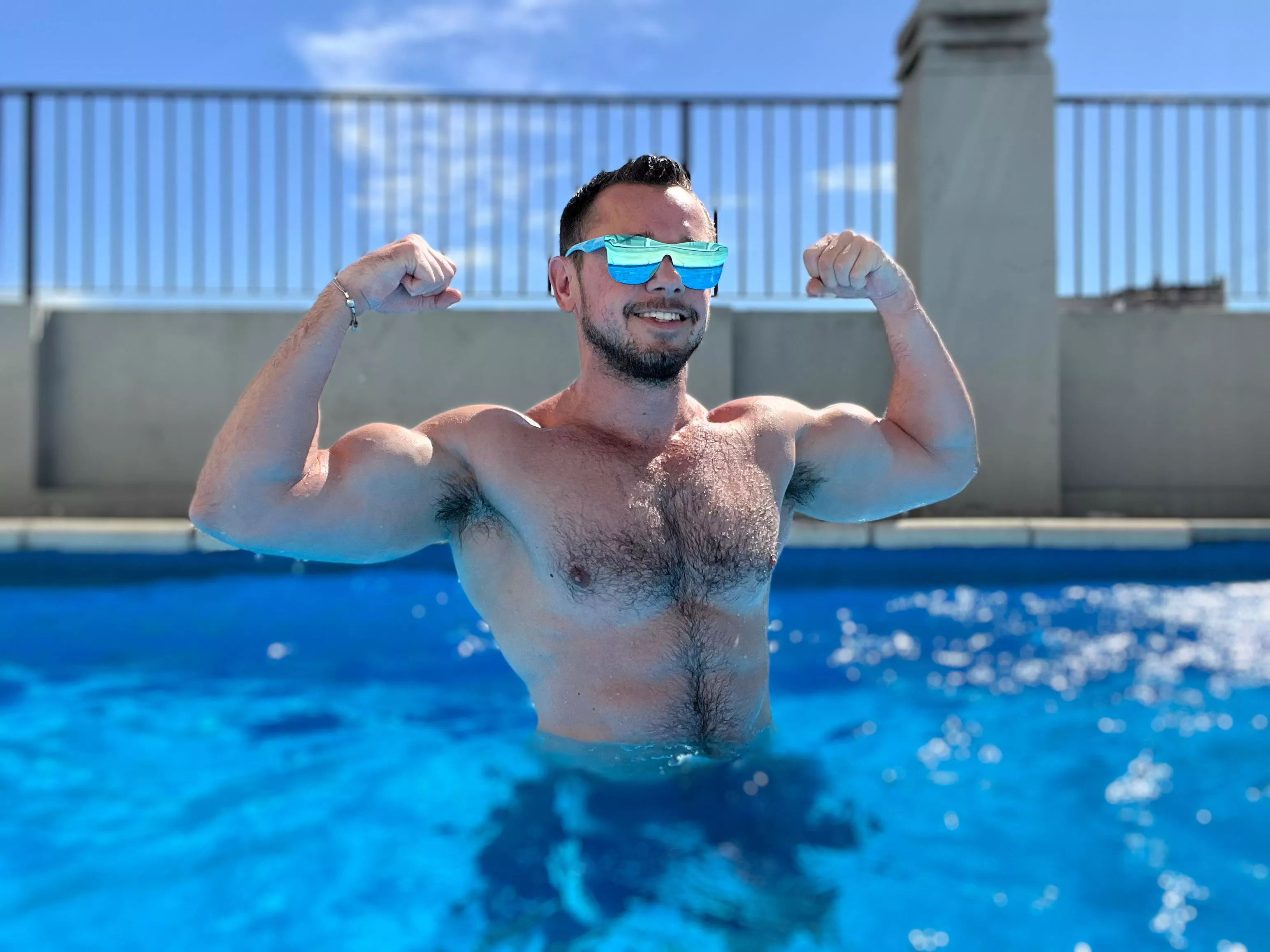 Happy Saturday everyone. Gotta love jumping into the pool after a long workout. Summer is almost over here in Buenos Aires, so I have to take advantage of the warm weather while I can. I hope you all have great weather where you are and can do something 