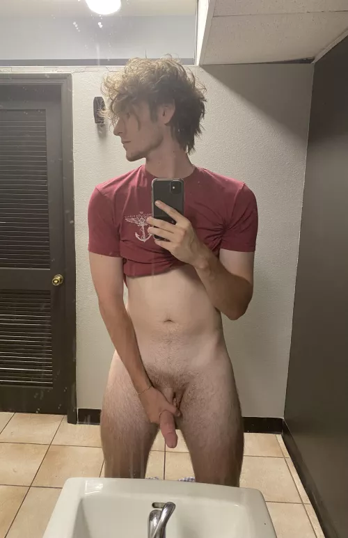 Here to fuck a redditor 