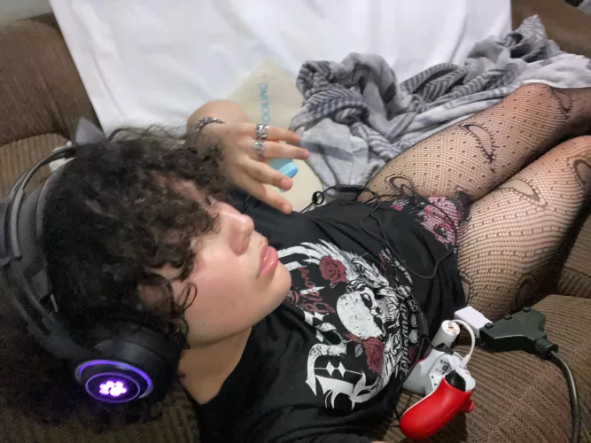 Hop on the game bb :3