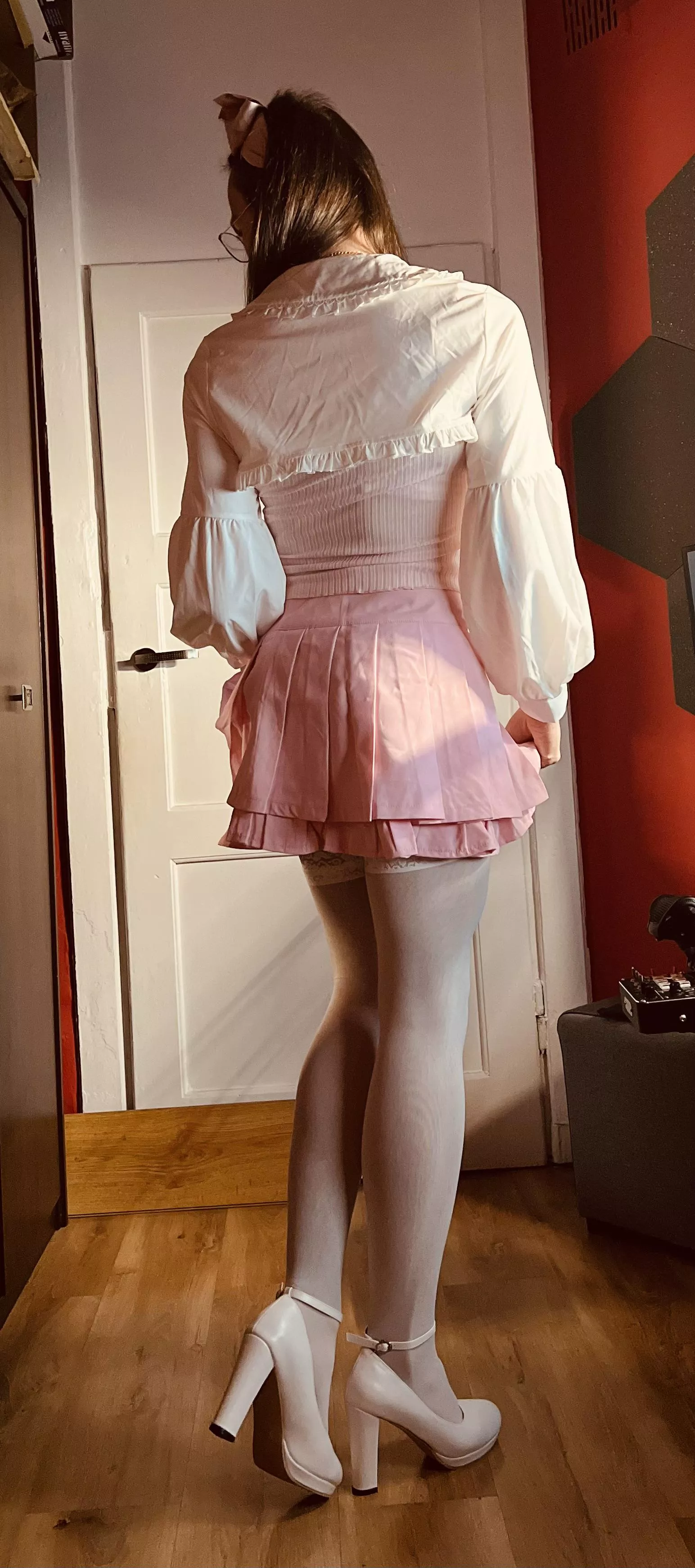 I feel so adorable in this 🥺