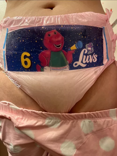 I love when you can see the tinkle spots π I could not keep my hands outta this diaper πππ