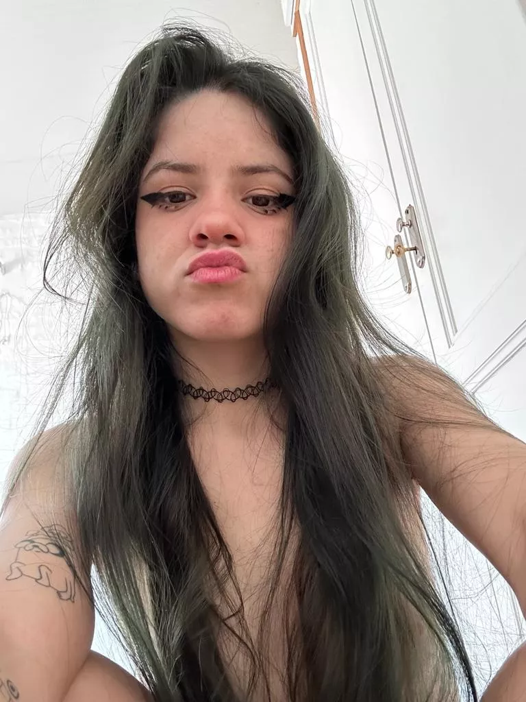 I may have tiny tits but at least I let you handcuff me 💕😘[F]