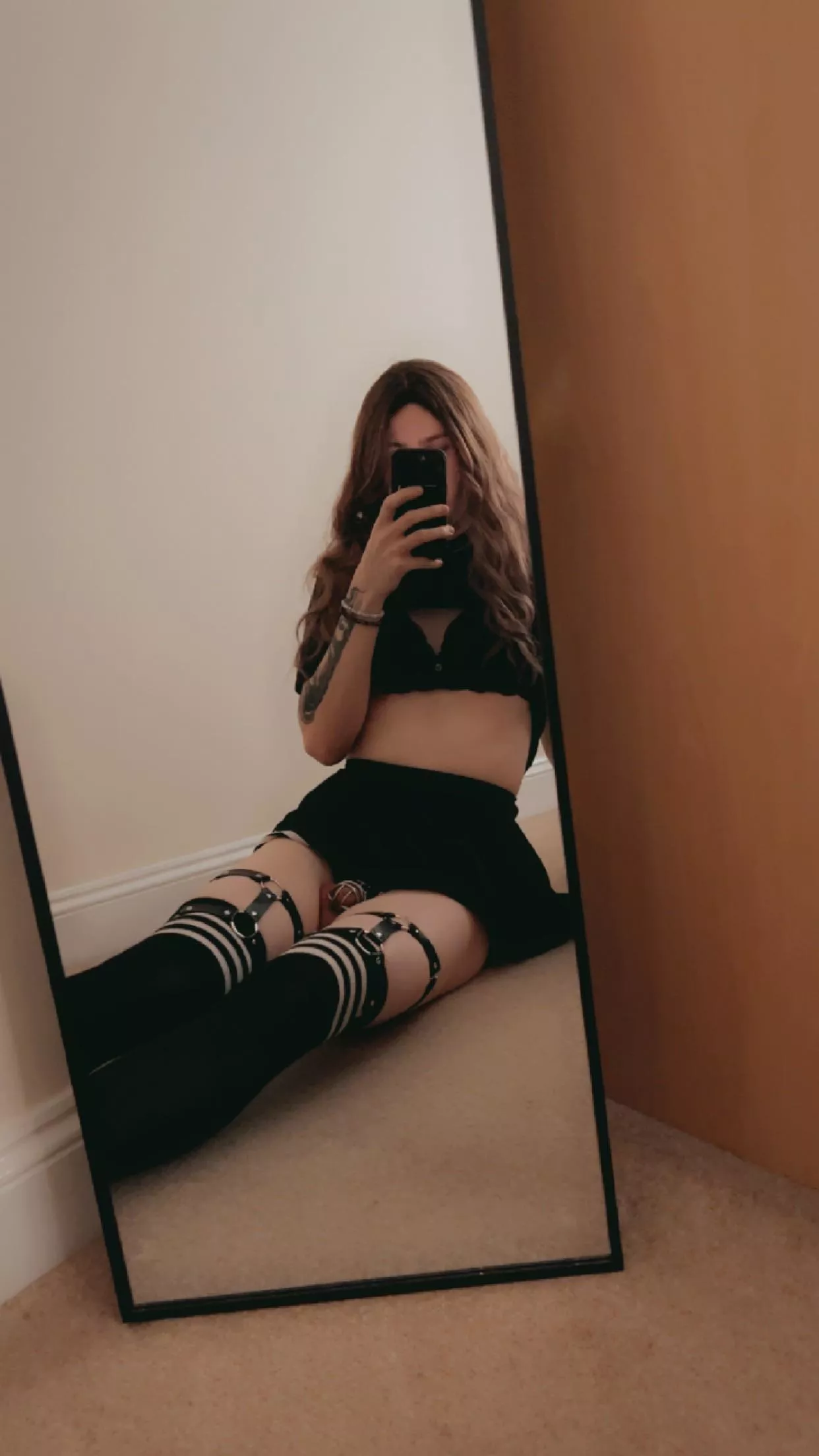 If you like sissies that are caged 24/7 I’m your kind of girl 🥰